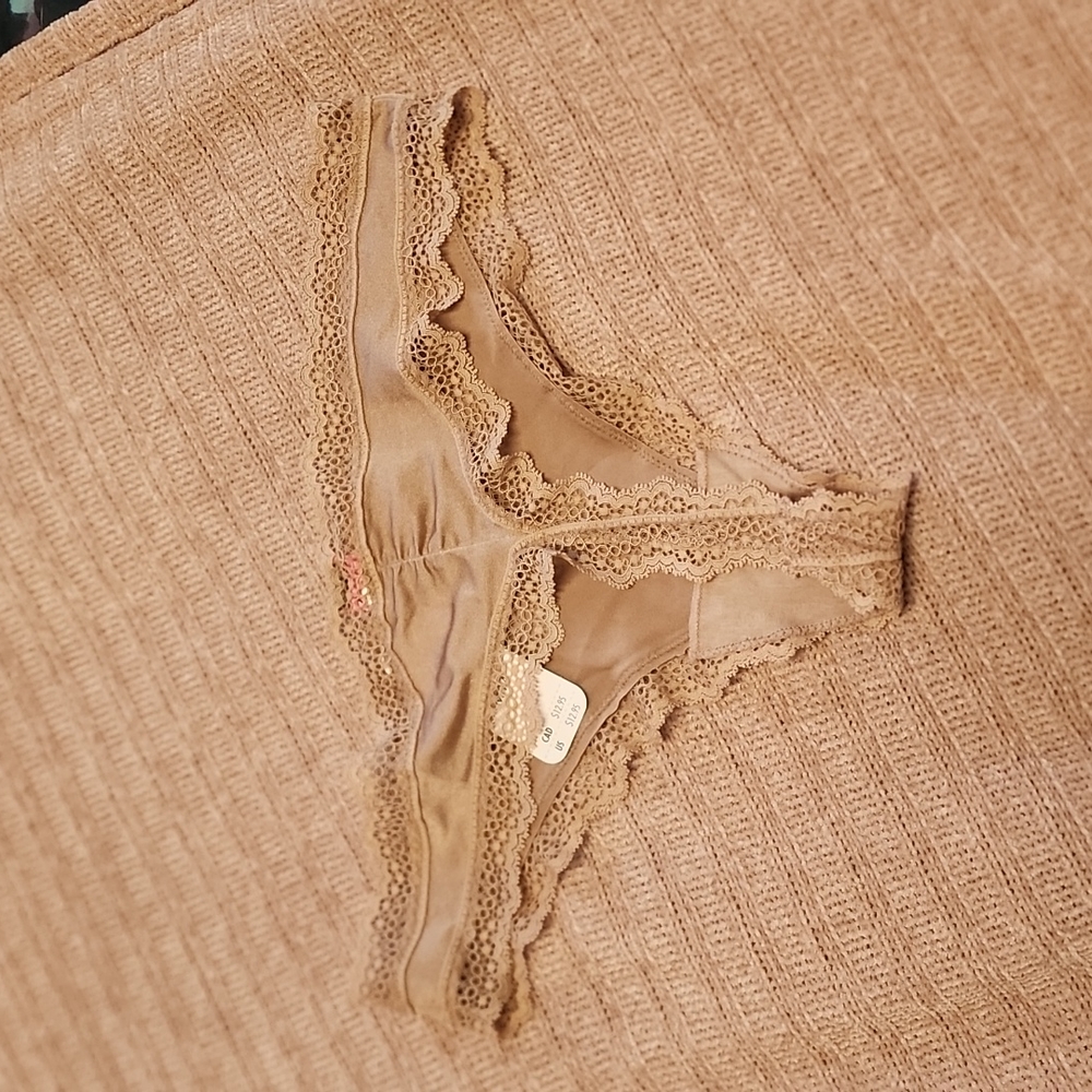 NWT/can be worn la senza medium thong panty - Picture 2 of 2